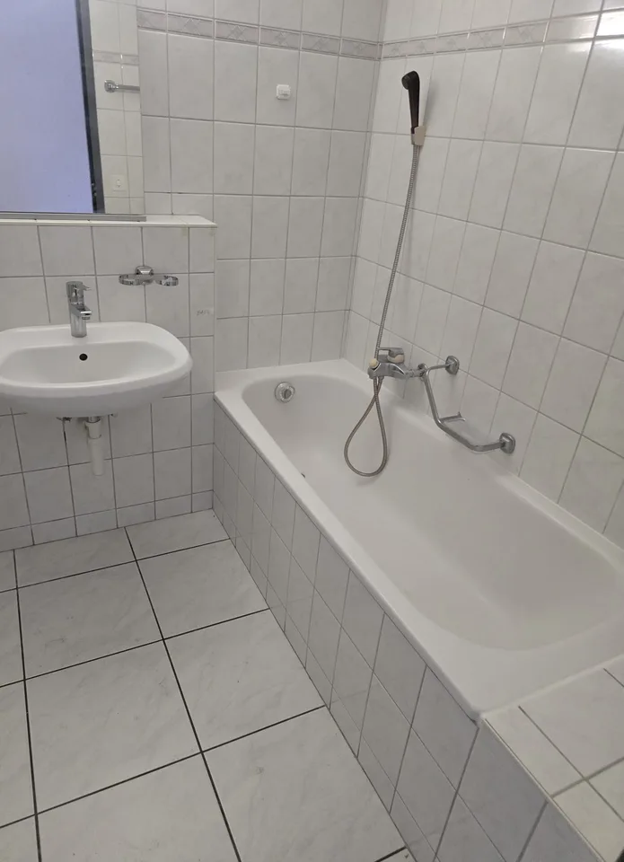 Joli studio en attique à la Neuveville avec belle terrasse – photo 6 sur 7