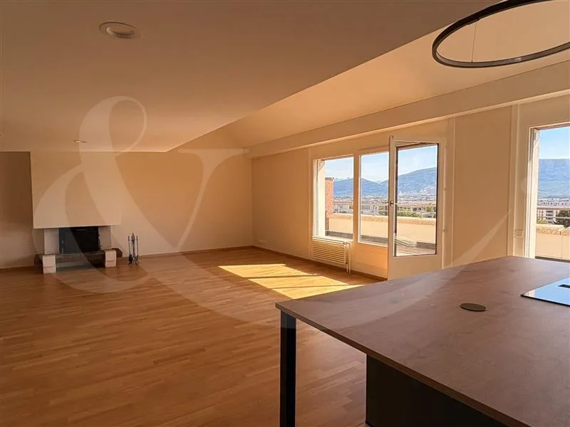 Rue Maurice-Braillard 40, Magnifico duplex traversante con vista panoramica su Ginevra, le Alpi e il Giura – foto 3 di 7