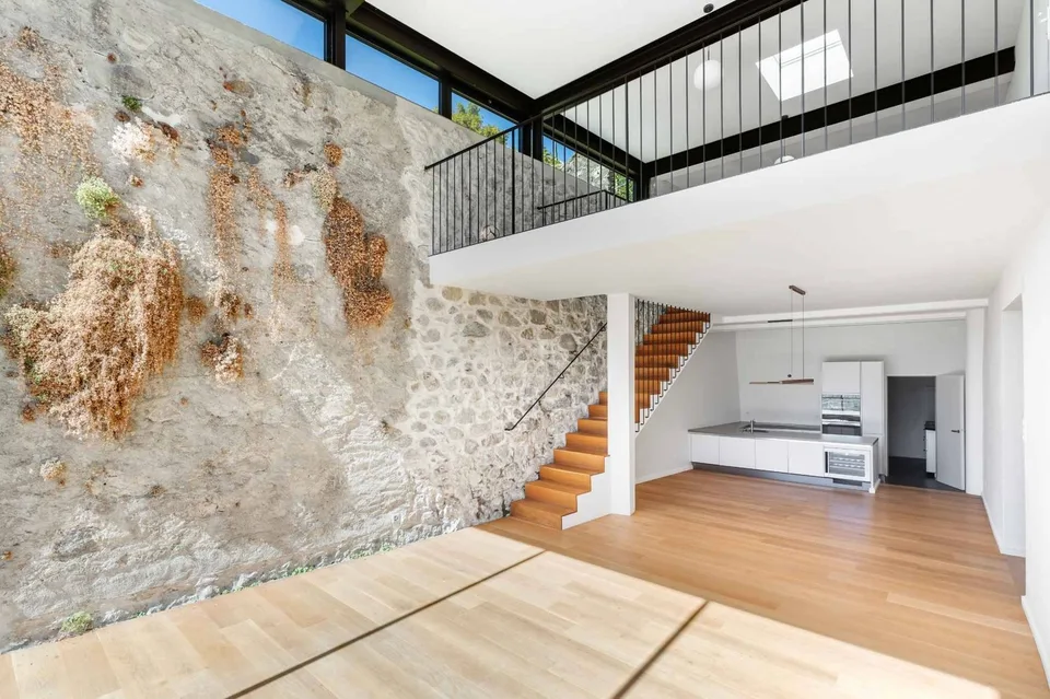 Exklusiv - Eine außergewöhnliche, vollständig renovierte Villa – Foto 2 von 10