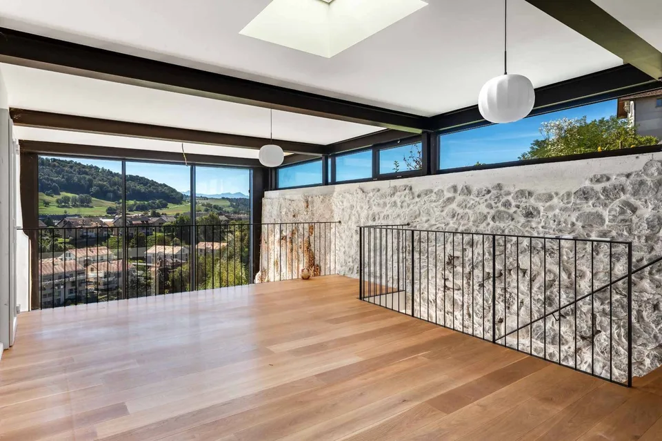 Exklusiv - Eine außergewöhnliche, vollständig renovierte Villa – Foto 4 von 10