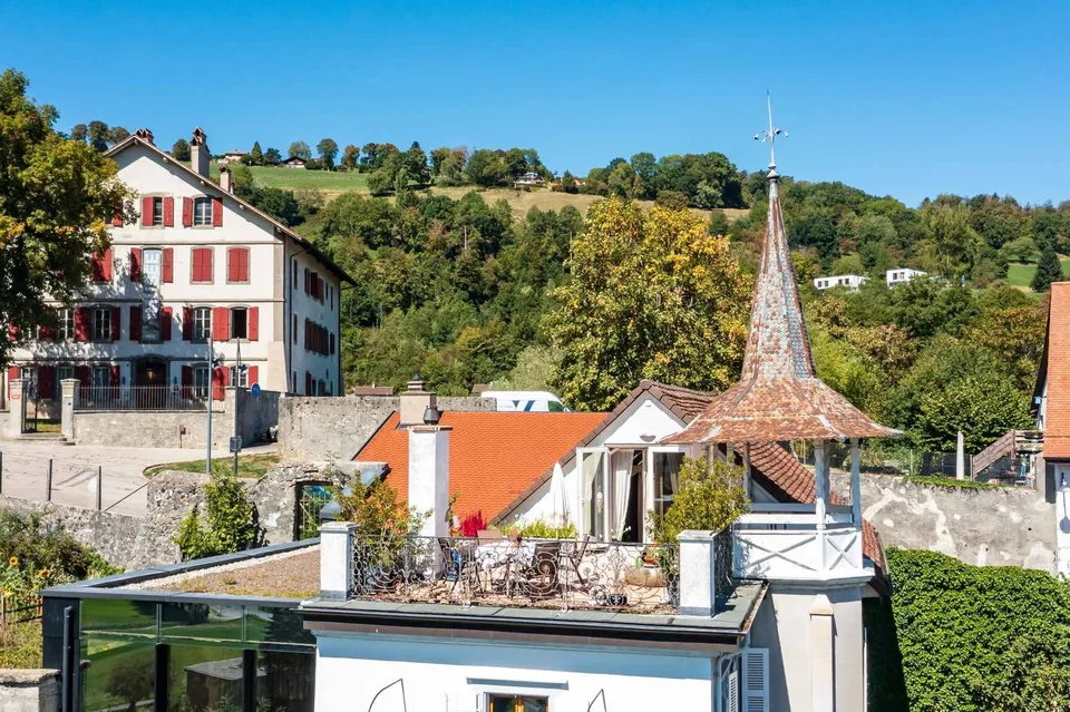 Exklusiv - Eine außergewöhnliche, vollständig renovierte Villa – Foto 9 von 10