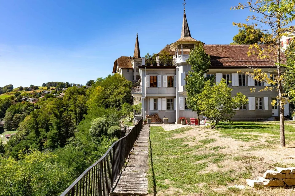 Exklusiv - Eine außergewöhnliche, vollständig renovierte Villa – Foto 7 von 10