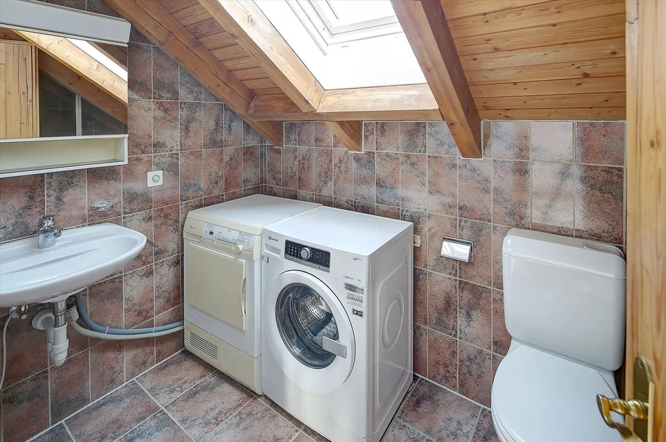 Appartamento mansardato accogliente con caminetto e charme particolare – foto 7 di 11