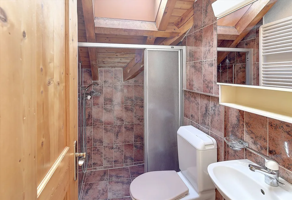 Appartamento mansardato accogliente con caminetto e charme particolare – foto 6 di 11