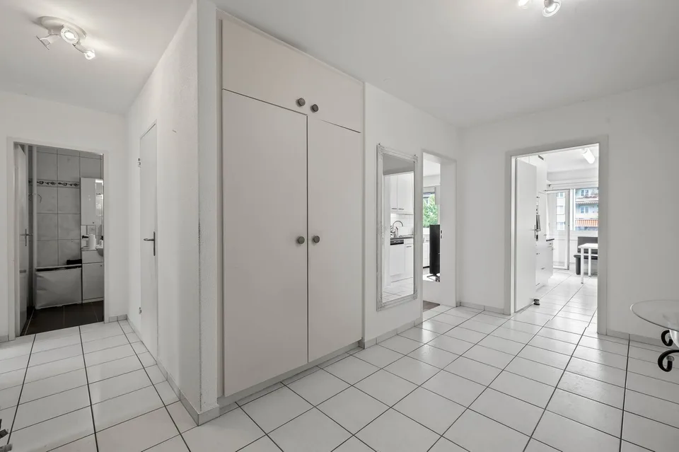 Modern, zentral und 2 Einstellhallenplätze inklusive – Foto 2 von 13