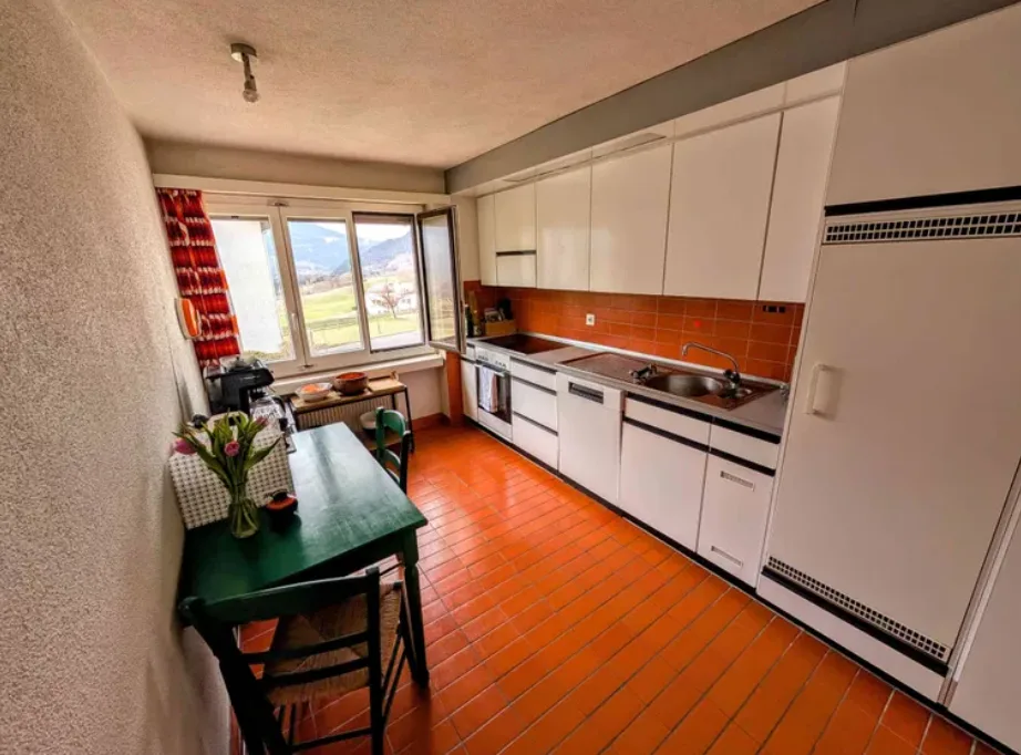 RISERVATO: Oasi soleggiata di 4,5 locali con camino e vista sul verde a Sagogn (seconda casa) – foto 4 di 13