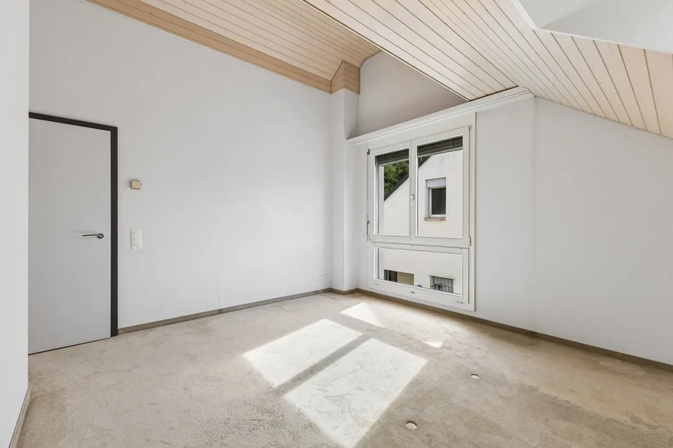 5.5-Zimmer - Maisonette Terrassenwohnung mit 51 m2 Terrasse und 315 m2 Gartenanteil – Foto 14 von 25