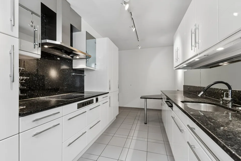 5.5-Zimmer - Maisonette Terrassenwohnung mit 51 m2 Terrasse und 315 m2 Gartenanteil – Foto 4 von 25