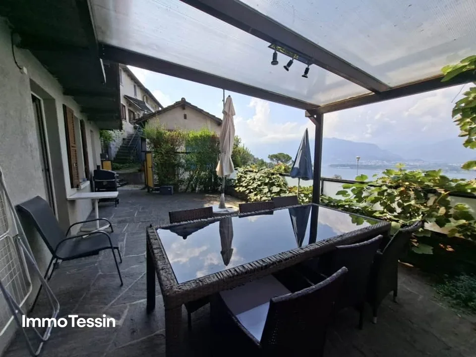 Traditionelles Tessinerhaus mit 2 separaten Wohnungen und atemberaubende Sicht auf den Lago Maggiore – Foto 2 von 13