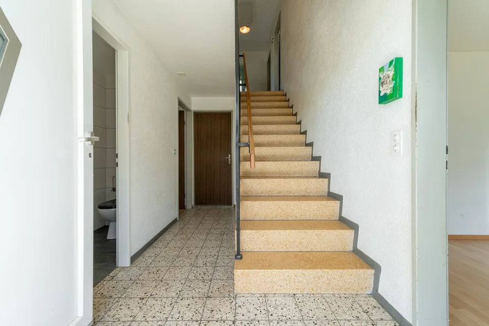 Einfamilienhaus an erhöhter, sonniger Lage mit Alpensicht – Foto 2 von 13