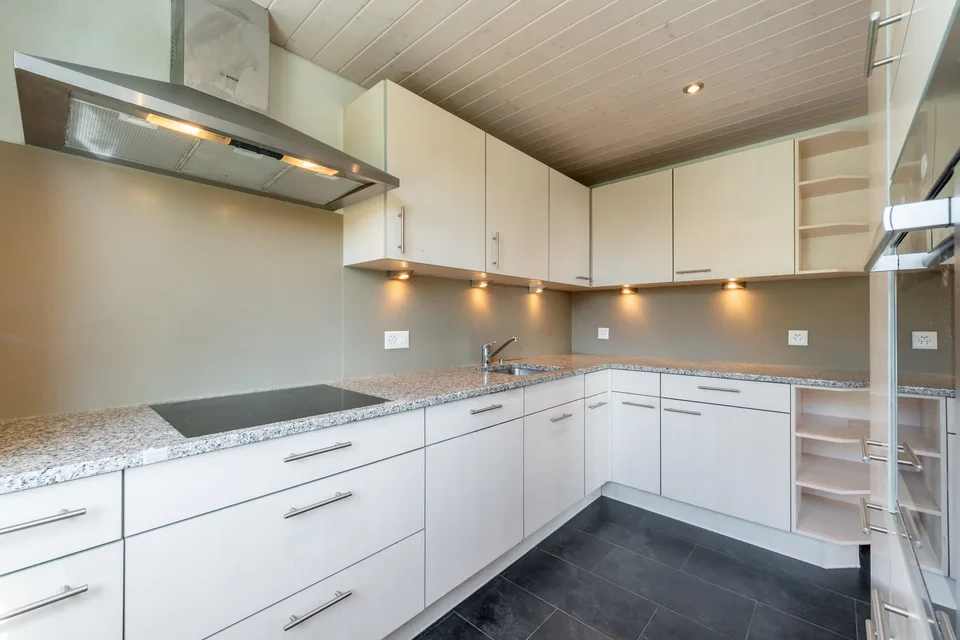 Einfamilienhaus an erhöhter, sonniger Lage mit Alpensicht – Foto 3 von 13