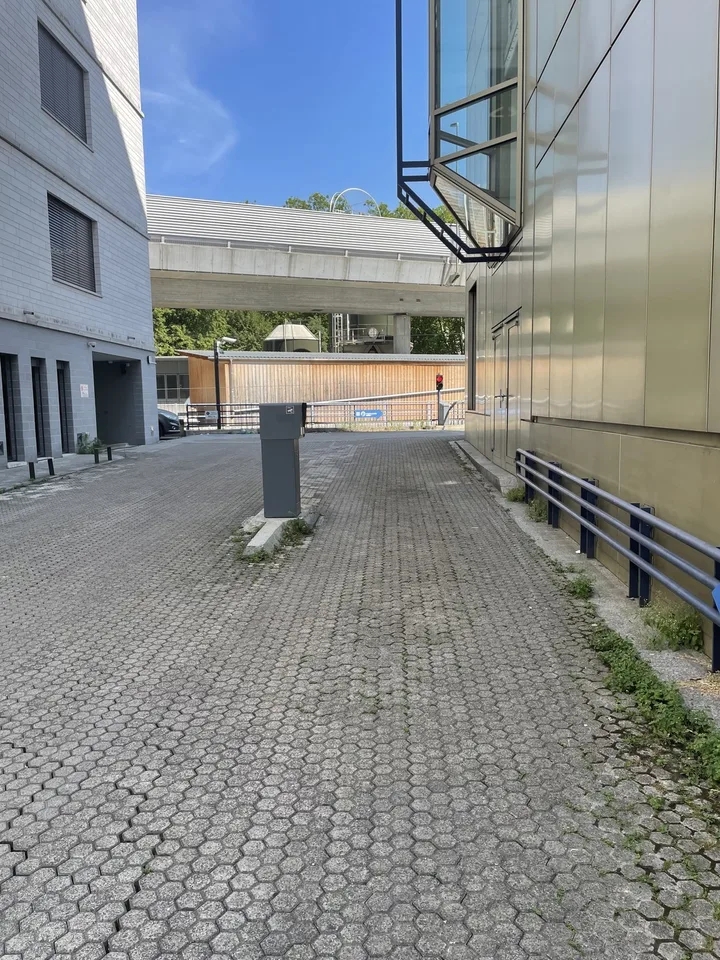Place de parking en garage centrale à louer à 8045 Zurich / Sihlcity ! – photo 4 sur 6
