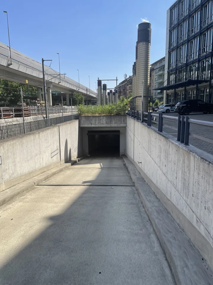 Place de parking en garage centrale à louer à 8045 Zurich / Sihlcity ! – photo 5 sur 6