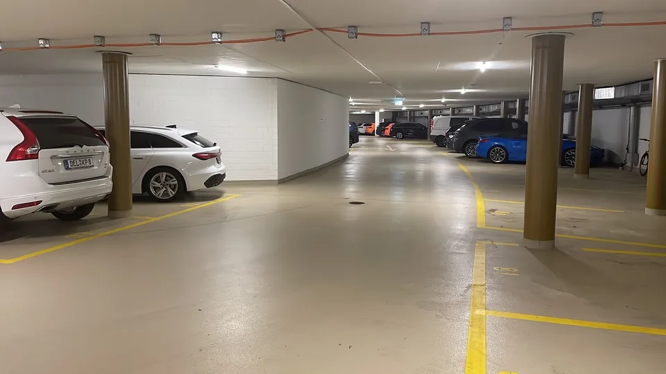 Place de parking en garage centrale à louer à 8045 Zurich / Sihlcity ! – photo 2 sur 6