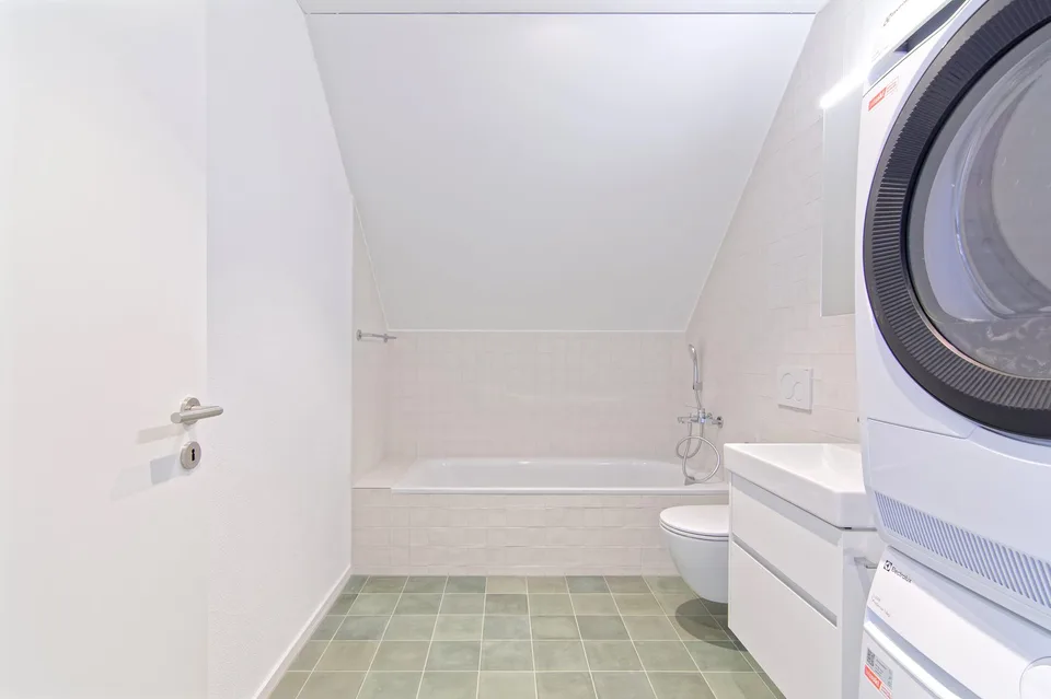 Attractive 4.5-room attic apartment with two loggias – photo 5 of 13