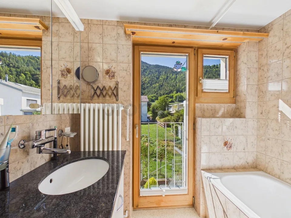 Una casa per stare bene con posto a sedere in giardino, pergola e orto – foto 8 di 27