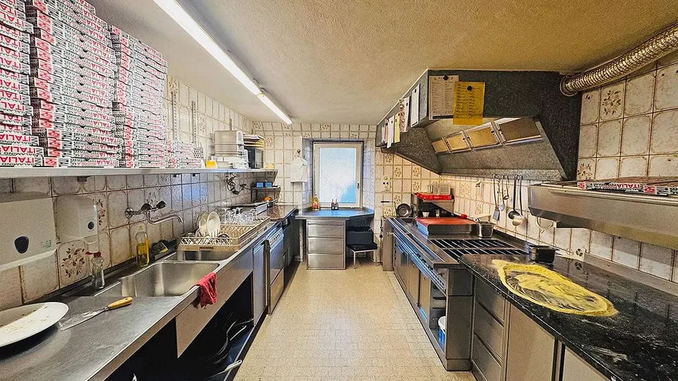 Casa multifamiliare con attività di ristorazione e casa unifamiliare – foto 4 di 19