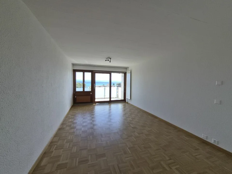Studio renoviert mit Rahmen und Blick auf den See im 3. Stock – Foto 2 von 8