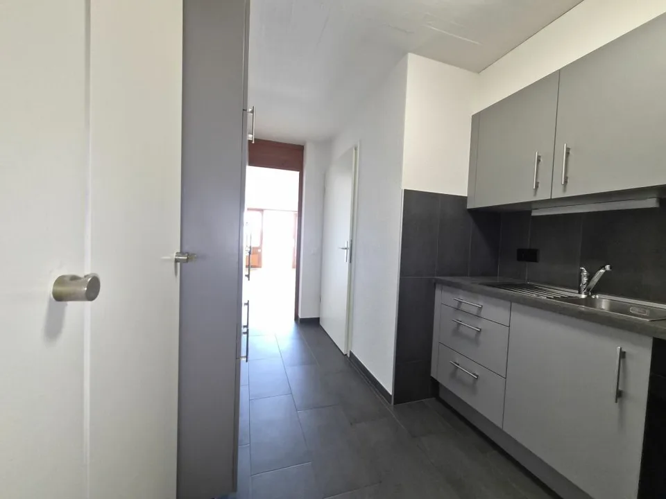 Studio renoviert mit Rahmen und Blick auf den See im 3. Stock – Foto 6 von 8