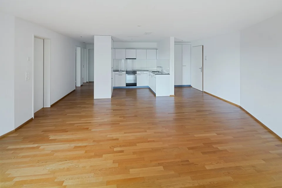 Helle 4.5-Zimmer-Dachwohnung mit Balkon und schöner Aussicht in Wetzikon – Foto 2 von 11