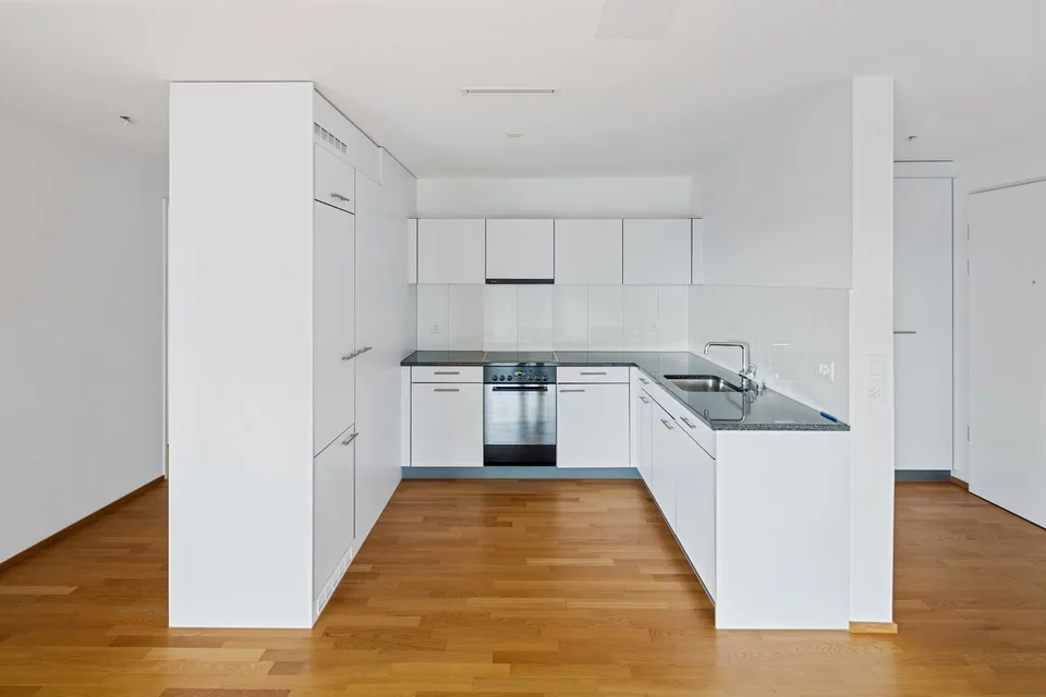 Helle 4.5-Zimmer-Dachwohnung mit Balkon und schöner Aussicht in Wetzikon – Foto 3 von 11