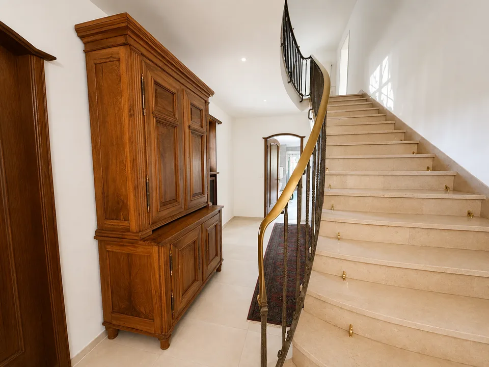 Einzigartige 14-Zimmer-Villa zur möblierten Miete in Metzerlen-Mariastein – Foto 25 von 30