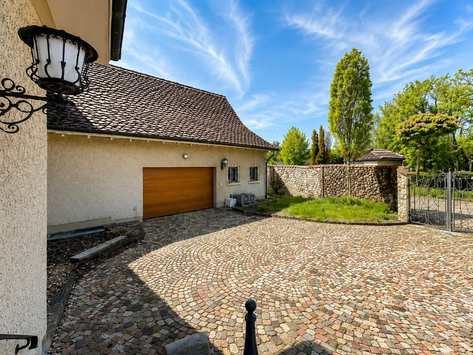 Einzigartige 14-Zimmer-Villa zur möblierten Miete in Metzerlen-Mariastein – Foto 4 von 30