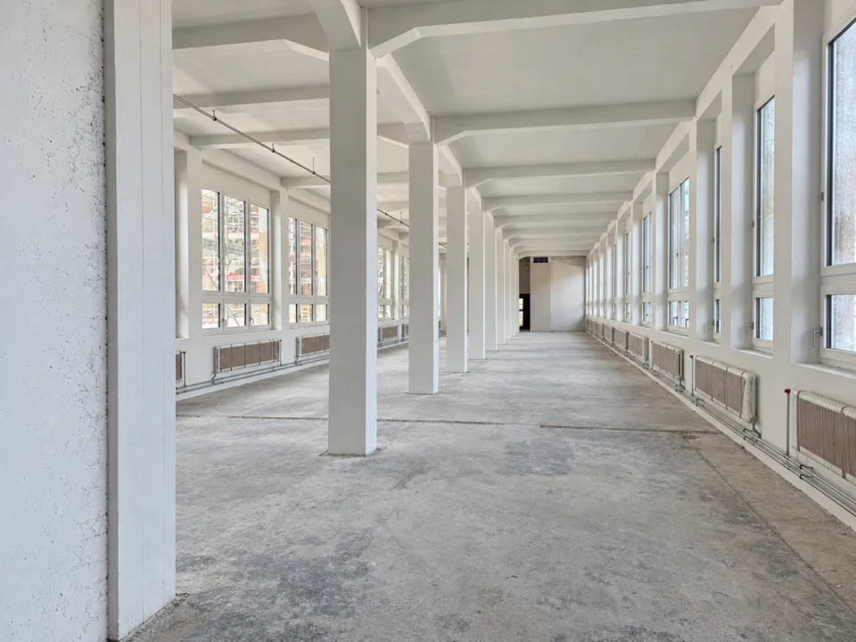 Spazio commerciale moderno con fascino storico – foto 6 di 8