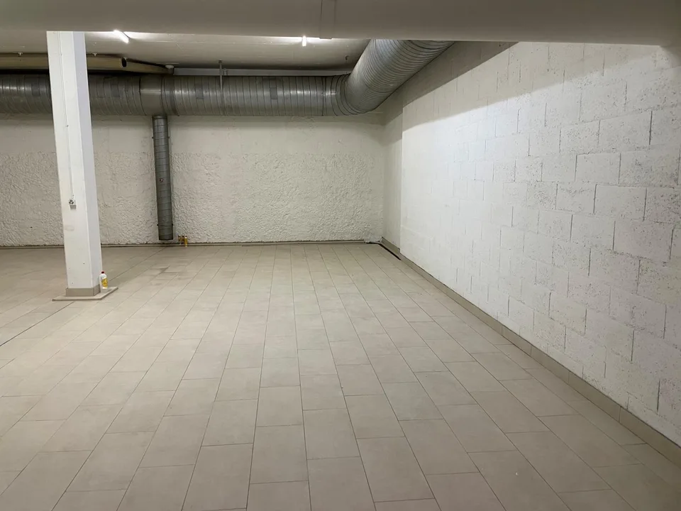GRAND DEPÔT EN SOUS-SOL A LOUER AU QUARTIER DE L'ETOILE – photo 5 sur 8