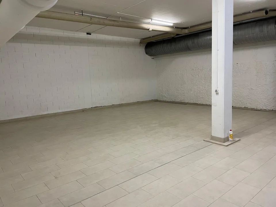 GRAND DEPÔT EN SOUS-SOL A LOUER AU QUARTIER DE L'ETOILE – photo 6 sur 8