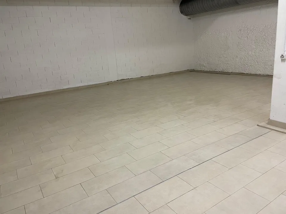 GRAND DEPÔT EN SOUS-SOL A LOUER AU QUARTIER DE L'ETOILE – photo 7 sur 8