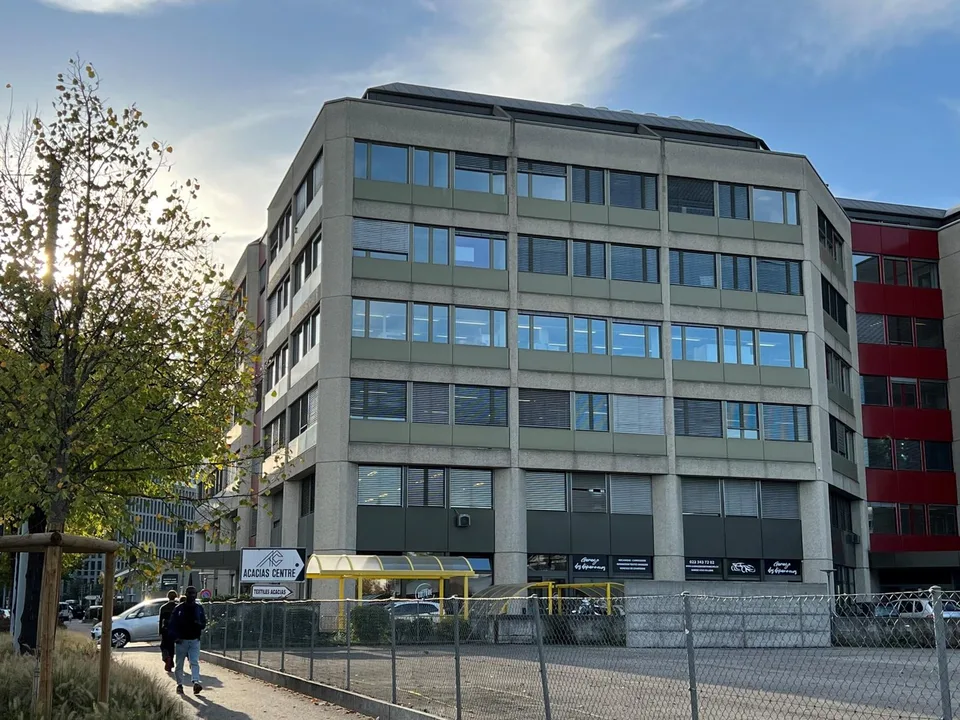 GRAND DEPÔT EN SOUS-SOL A LOUER AU QUARTIER DE L'ETOILE – photo 2 sur 8