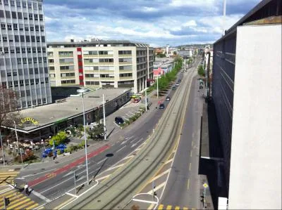 GRAND DEPÔT EN SOUS-SOL A LOUER AU QUARTIER DE L'ETOILE – photo 8 sur 8