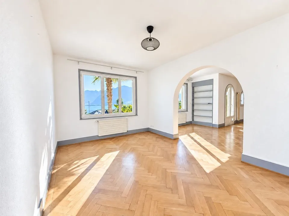 Charmanter 4,5-Zimmer-Wohnung, Terrasse, Garten und atemberaubender Blick auf den See! – Foto 6 von 13