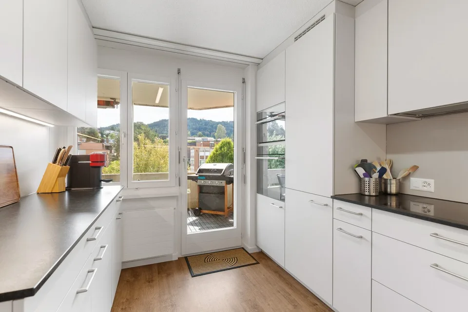 Grosszügig wohnen: Helle 4.5-Zimmer-Wohnung mit durchdachtem Grundriss – Foto 2 von 11