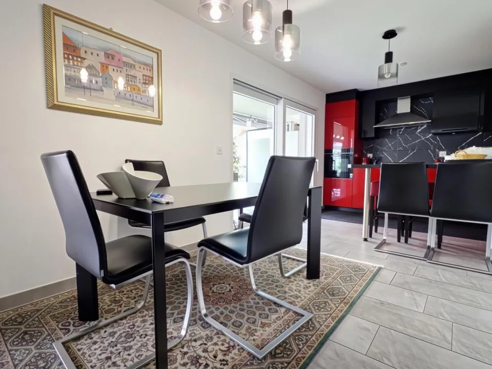 Geräumige 3½-Zimmer-Wohnung mit überdachtem Balkon von 27 m2 – Foto 2 von 7