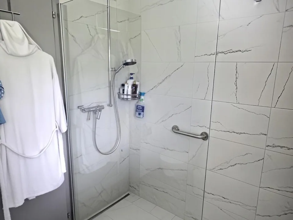 Geräumige 3½-Zimmer-Wohnung mit überdachtem Balkon von 27 m2 – Foto 5 von 7