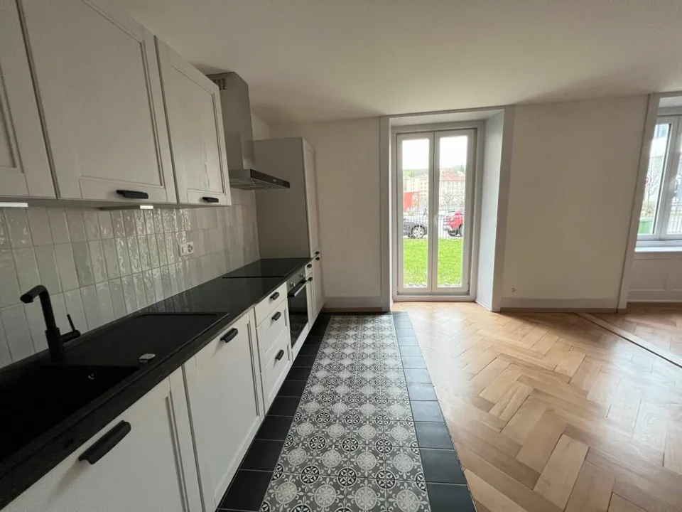 Hôtel-de-Ville 23 - Prächtig renoviertes Apartment im Erdgeschoss mit direktem Zugang zum privaten Garten – Foto 4 von 8