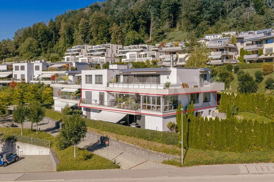 Ampio spazio per vivere con apertura: appartamento di 6½ stanze sulla pendenza soleggiata – foto 3 di 13