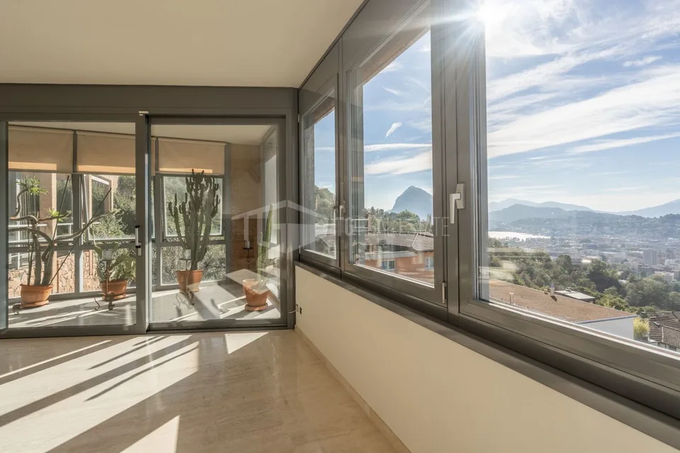 VILLA CON PISCINA E VISTA LAGO – foto 13 di 14