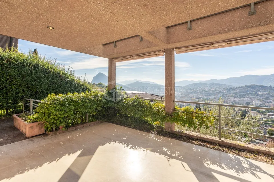 VILLA CON PISCINA E VISTA LAGO – foto 8 di 14