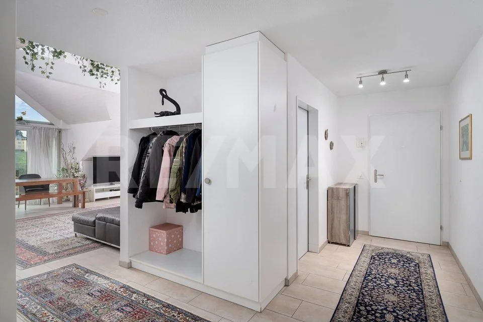 Traumhafte 5.5-Zimmer-Wohnung in Würenlos mit grosszügiger Galerie. – Foto 3 von 13