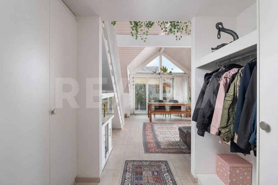 Traumhafte 5.5-Zimmer-Wohnung in Würenlos mit grosszügiger Galerie. – Foto 4 von 13