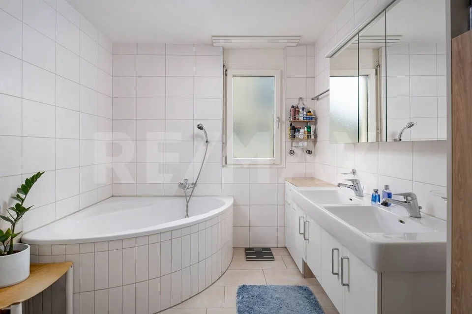 Traumhafte 5.5-Zimmer-Wohnung in Würenlos mit grosszügiger Galerie. – Foto 7 von 13