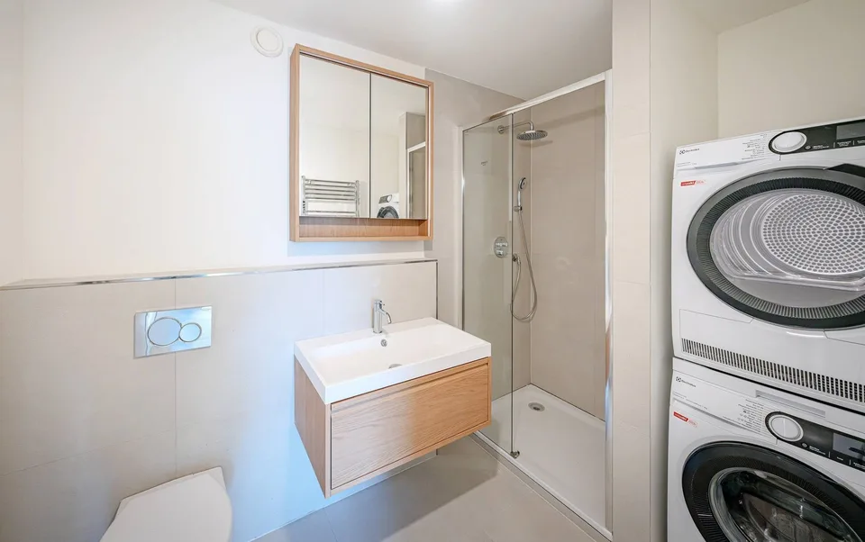 SUPERBE APPARTEMENT DE 4.5 PIÈCES - TIPTOP TOTALEMENT RÉNOVÉ – photo 6 sur 8
