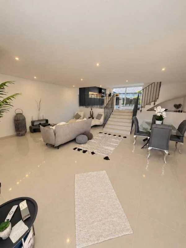 Moderne Villa – Foto 2 von 10