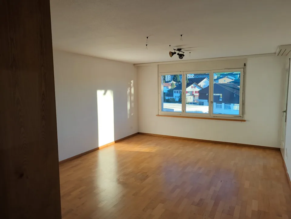 4 1/2 Zimmerwohnung; sonnige, ruhig und hell – Foto 3 von 15