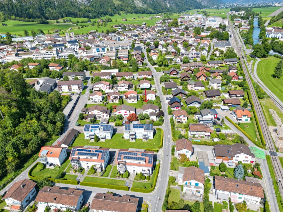 Doppeleinfamilienhaus an familienfreundlicher, ruhiger und zentraler Lage in Netstal – Foto 3 von 18