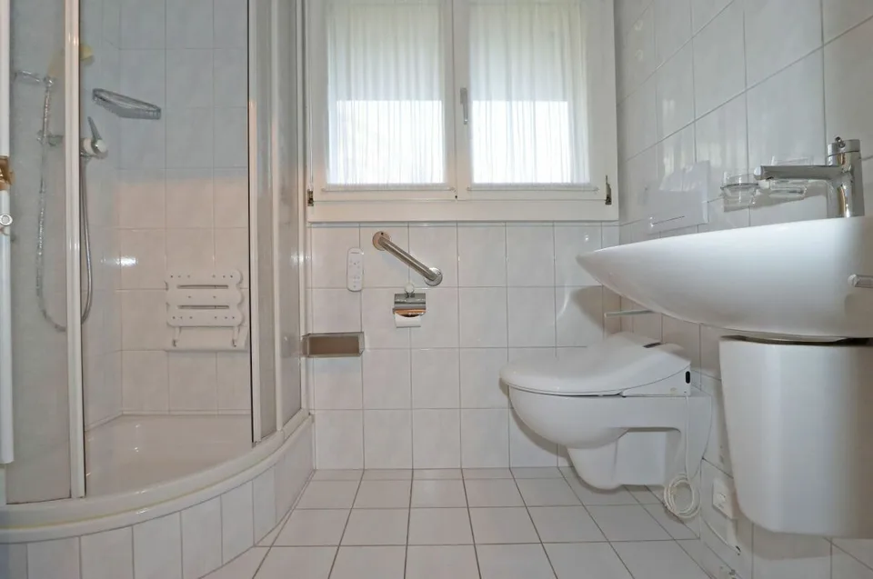 Doppeleinfamilienhaus an familienfreundlicher, ruhiger und zentraler Lage in Netstal – Foto 11 von 18