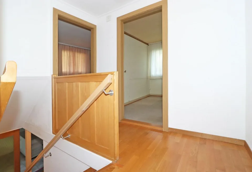 Doppeleinfamilienhaus an familienfreundlicher, ruhiger und zentraler Lage in Netstal – Foto 6 von 18